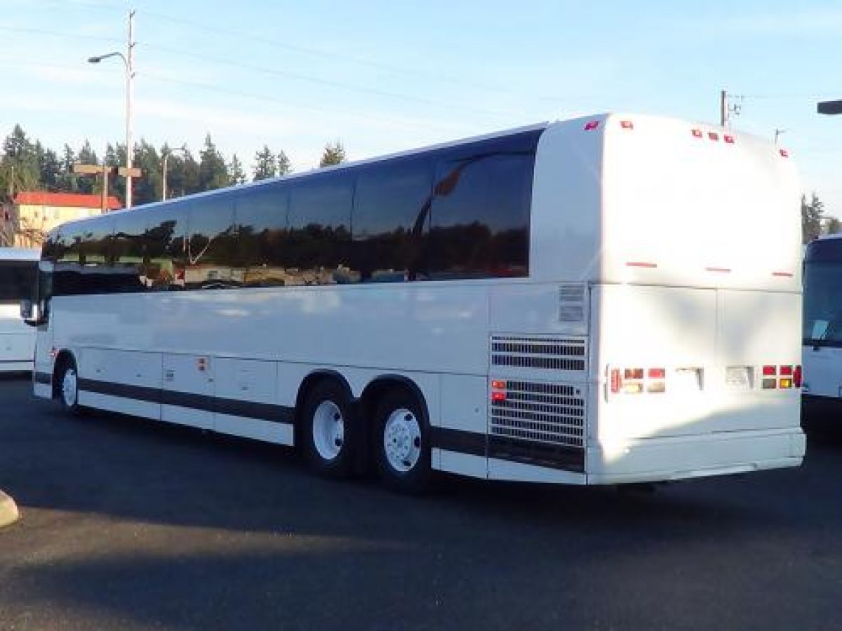 Prevost LeMirage XLII 55 Passenger Coach w/ Wheelchair Lift