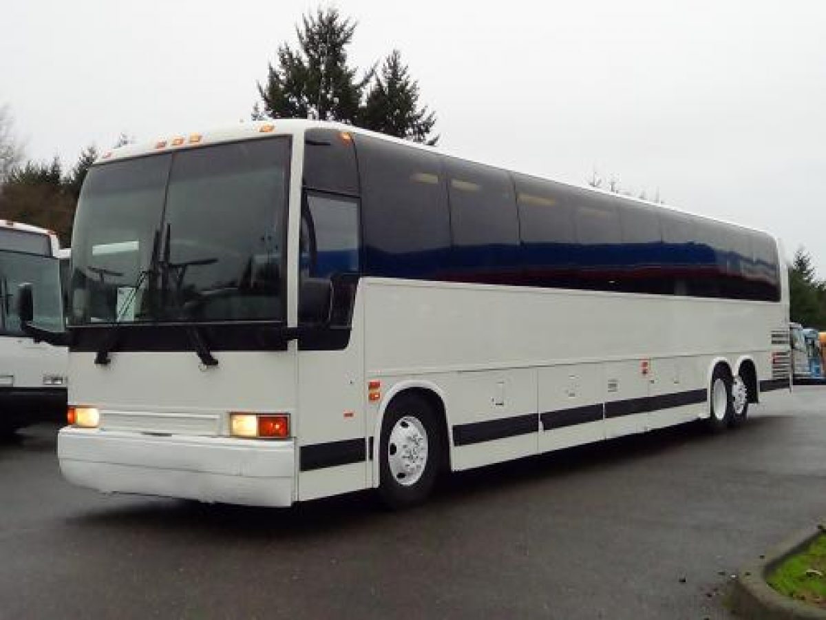 Used 2001 Prevost LeMirage XLII 55 Passenger Lift Equipped Coach