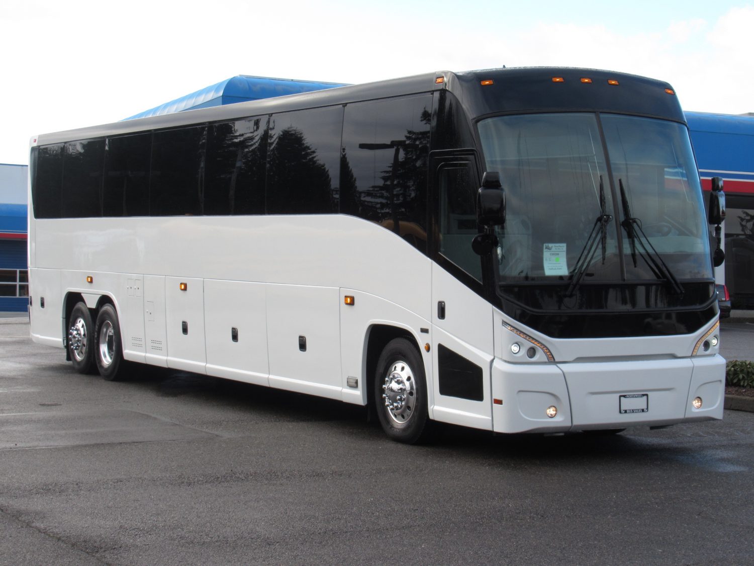 2013 MCI J4500 56 Passenger Motorcoach C66298 Northwest Bus Sales Inc 2013 MCI J4500 56 Passenger Motorcoach C66298 Northwest Bus Sales Inc