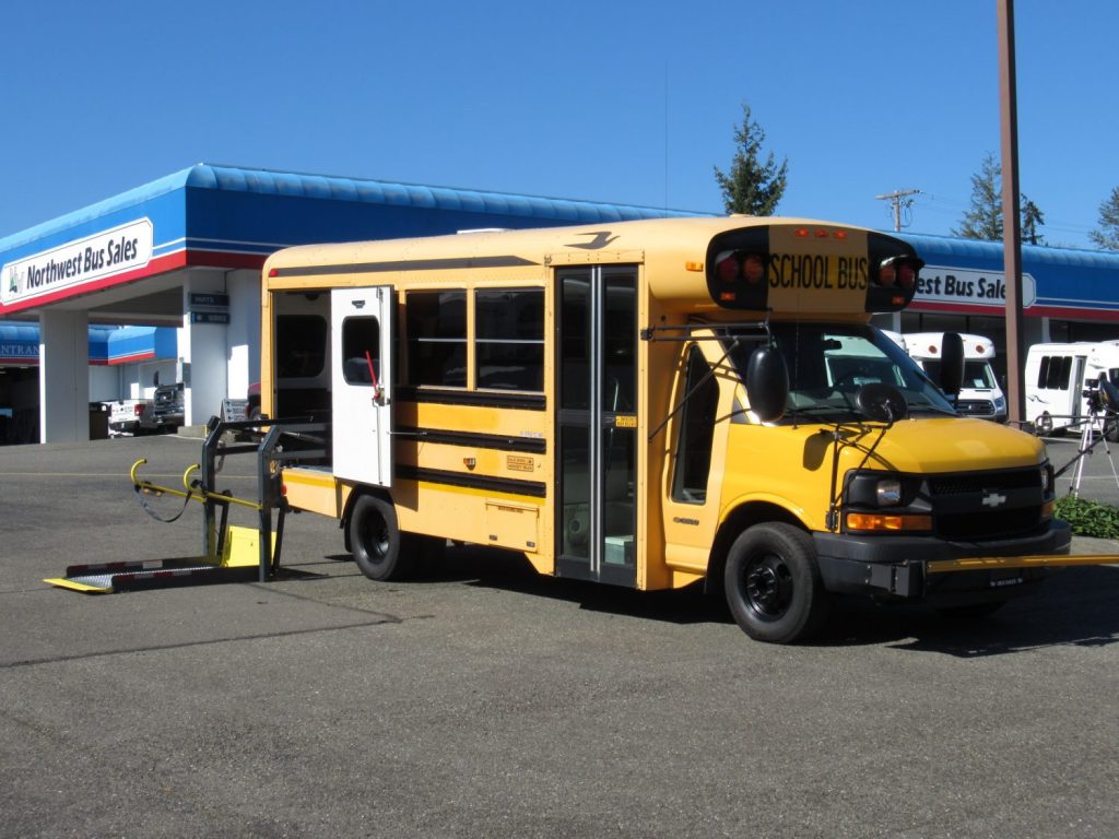 2006 Chevrolet Blue Bird Handy Bus 12+1 ADA Type-A School Bus - B14451 ...