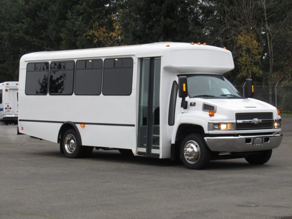 2007 Chevrolet Champion 25 Passenger Shuttle Bus - S23943 