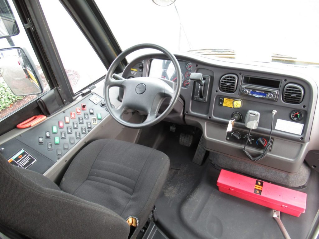 2009 Thomas Saf-T-Liner C2 18 Passenger ADA Short School Bus - B75833 ...