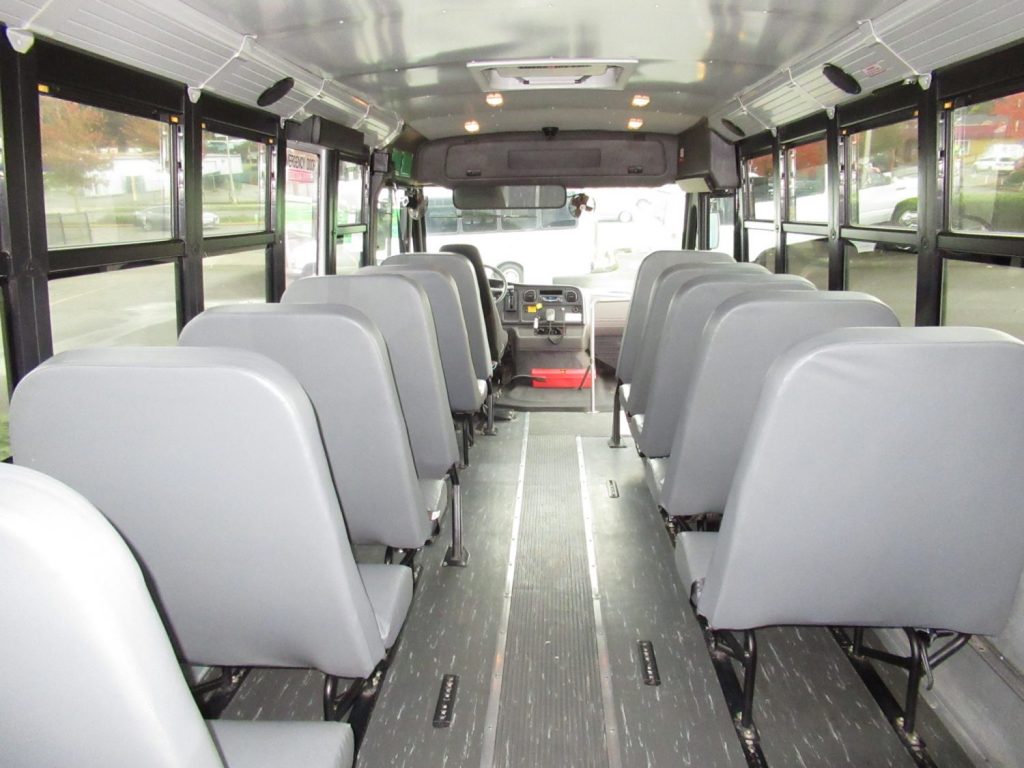 2009 Thomas Saf-T-Liner C2 18 Passenger ADA Short School Bus - B75833 ...