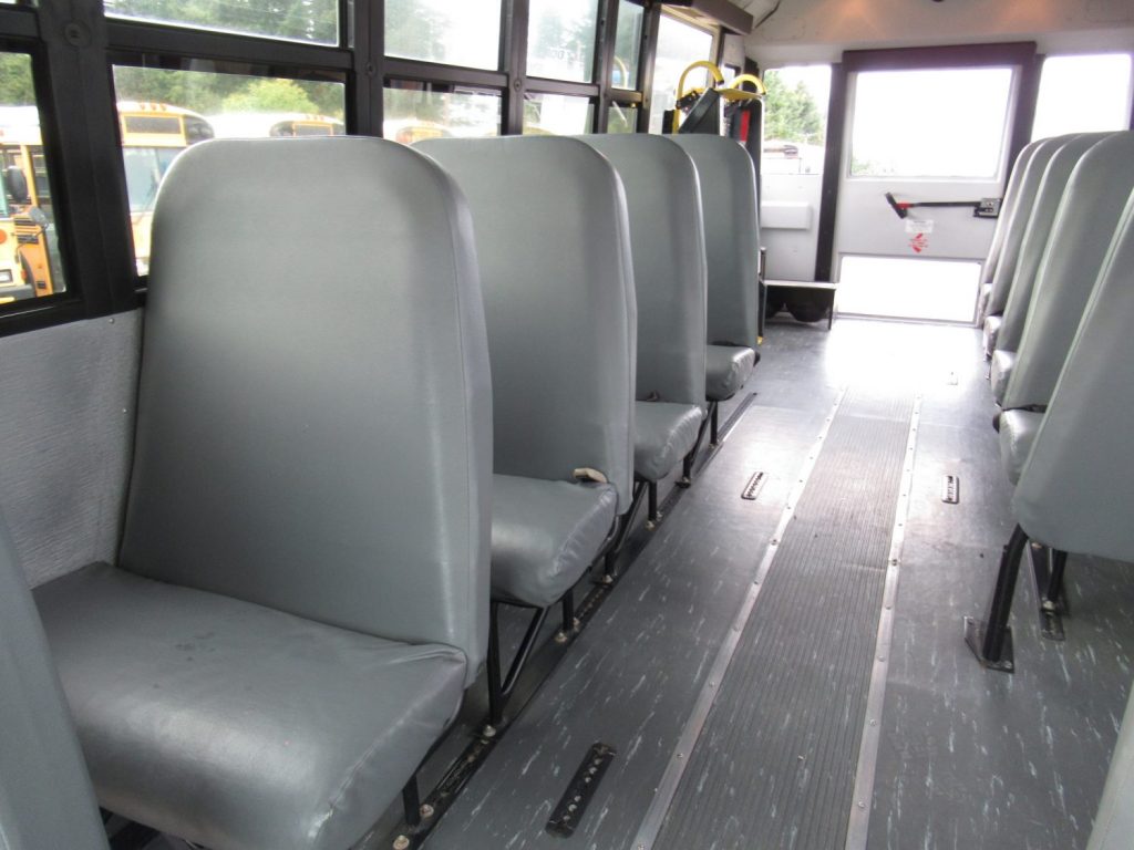 2009 Thomas Saf-T-Liner C2 18 Passenger ADA Short School Bus - B75833 ...