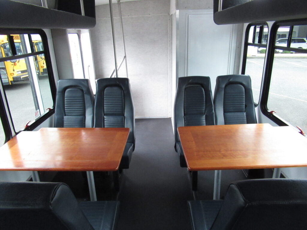 2016 Ford F-550 Starcraft Allstar XL 16 Passenger + Tables + Restroom ...