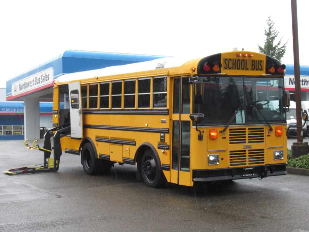 2007 Thomas Saf-T-Liner 22 Passenger ADA Short School Bus - B80828 ...