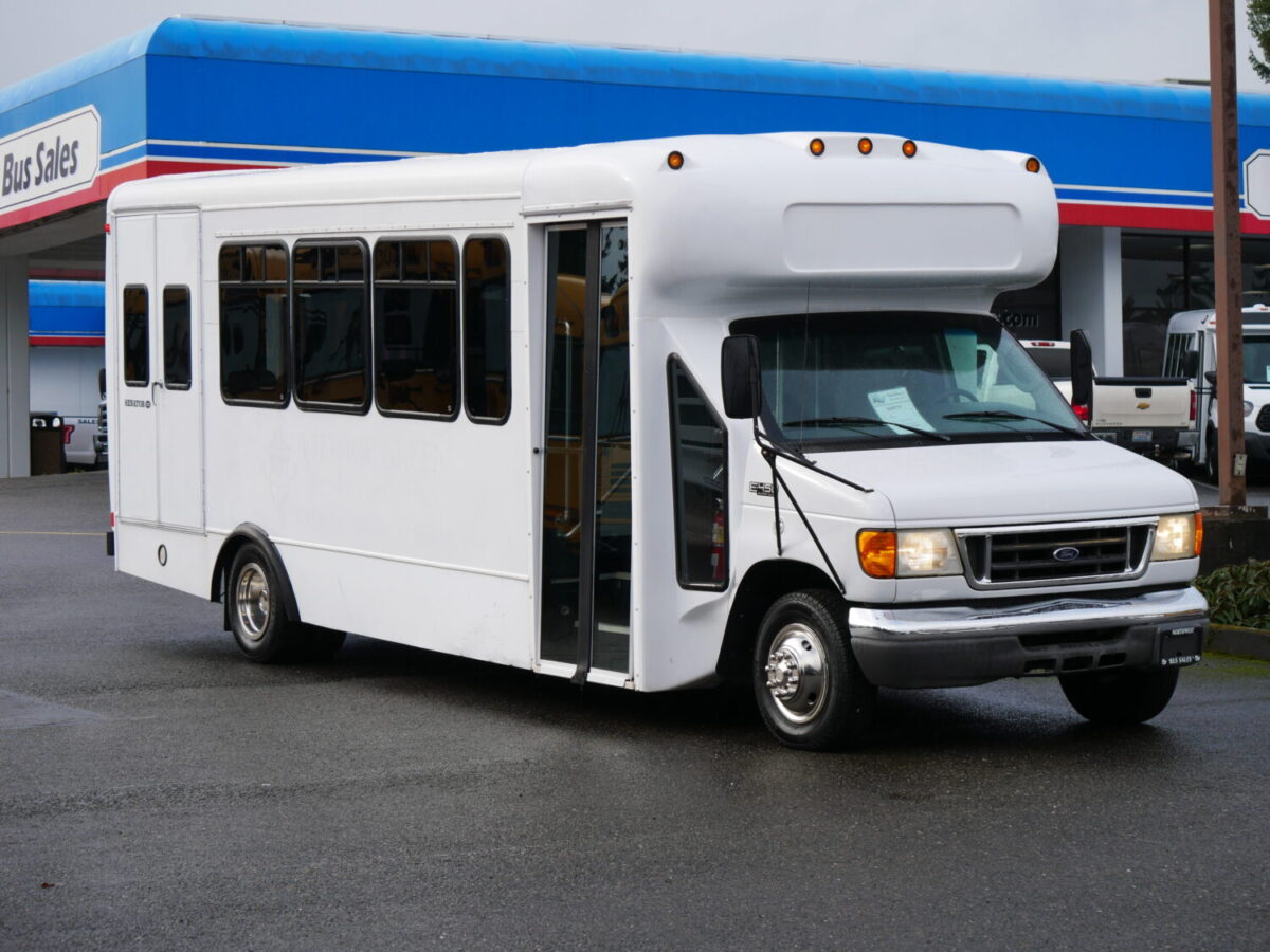 2007 Ford Starcraft Allstar 12 Passenger + 2 Wheelchair ADA Shuttle Bus -  S78942