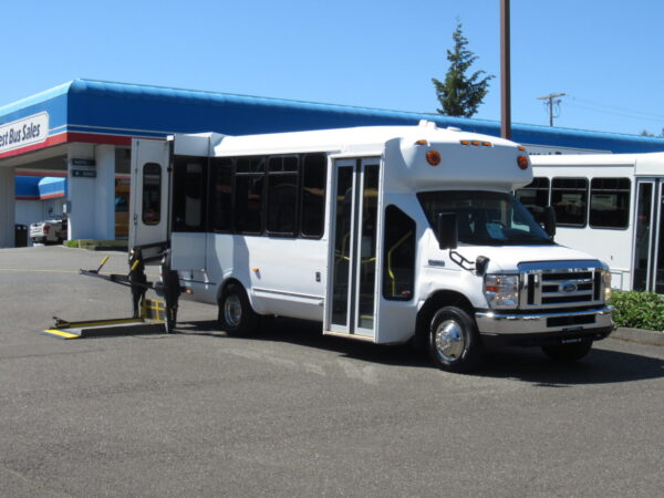 2008 Ford Eldorado 14 Passenger ADA Shuttle Bus