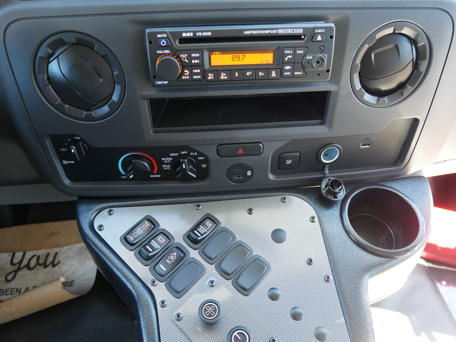 2024 Ford Endera 14 Passenger w/Rear Luggage - S36741 - Image 10