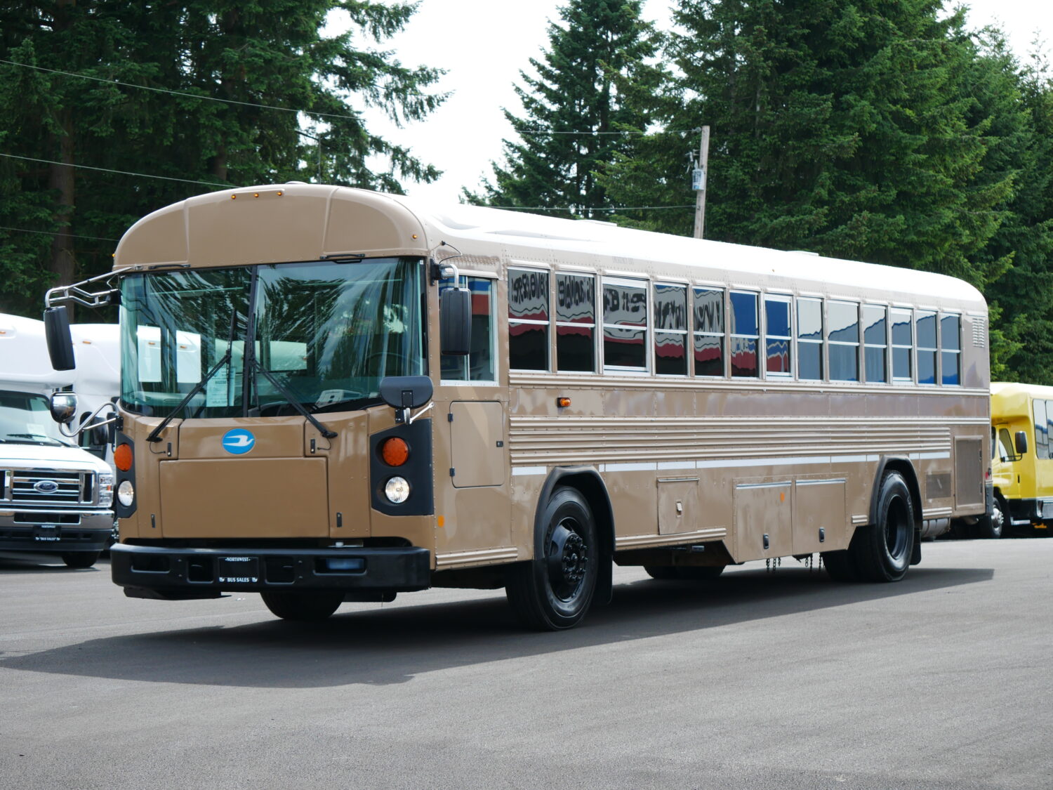2014 Blue Bird All American 44 Passenger Bus - B02330 - Image 2