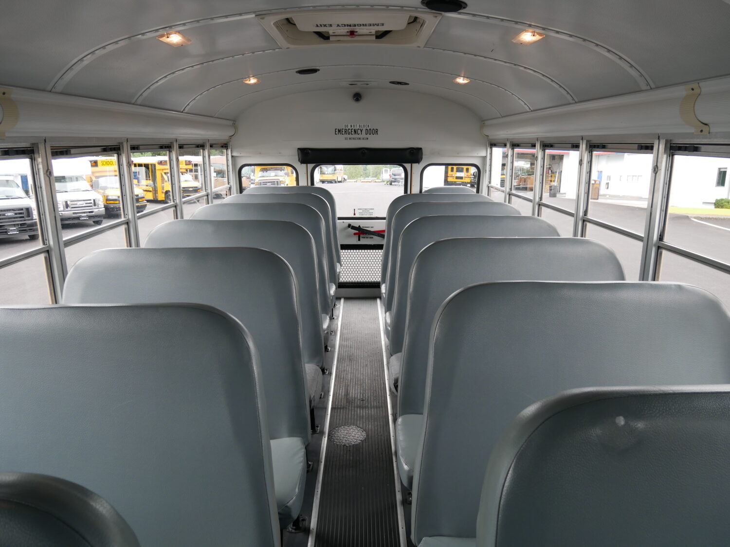 2010 Blue Bird Vision 71 Passenger School Bus - B72300 - Image 7