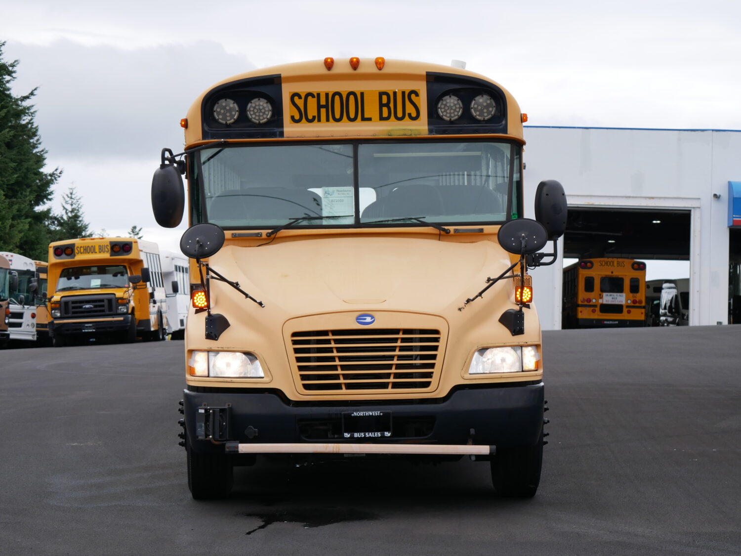 2010 Blue Bird Vision 71 Passenger School Bus - B72300 - Image 12