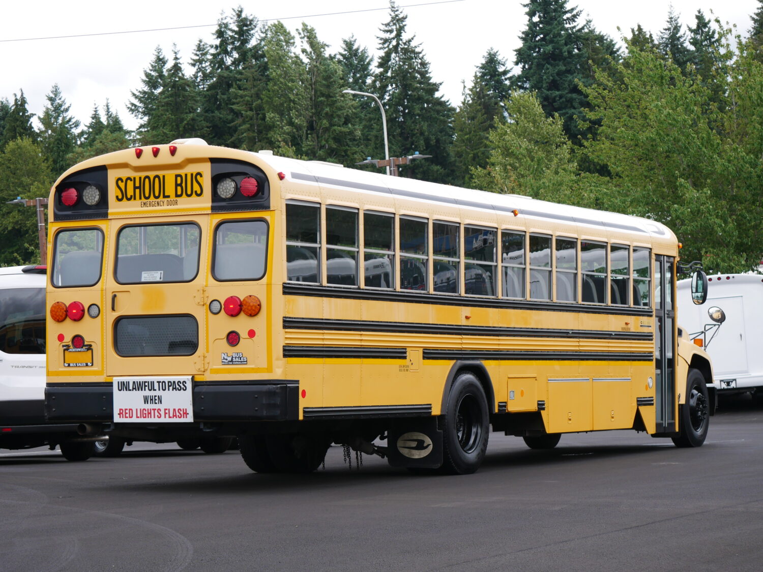 2010 Blue Bird Vision 71 Passenger School Bus - B72300 - Image 3