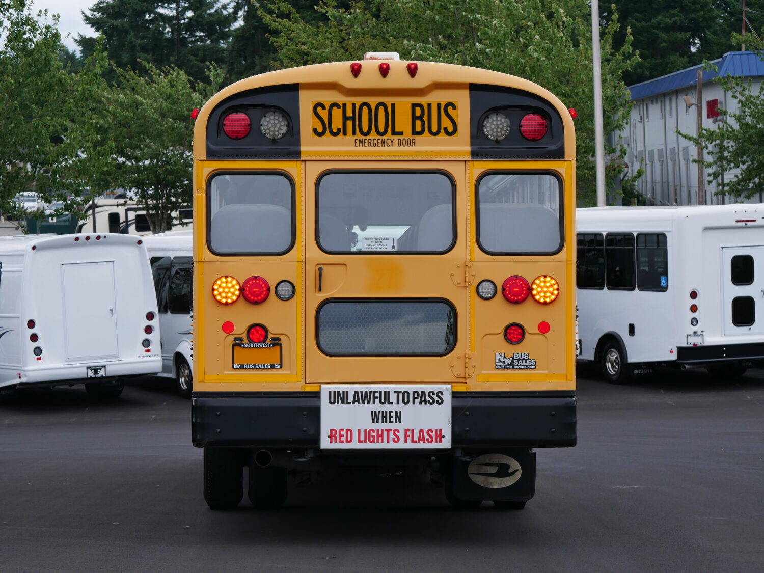 2010 Blue Bird Vision 71 Passenger School Bus - B72300 - Image 11