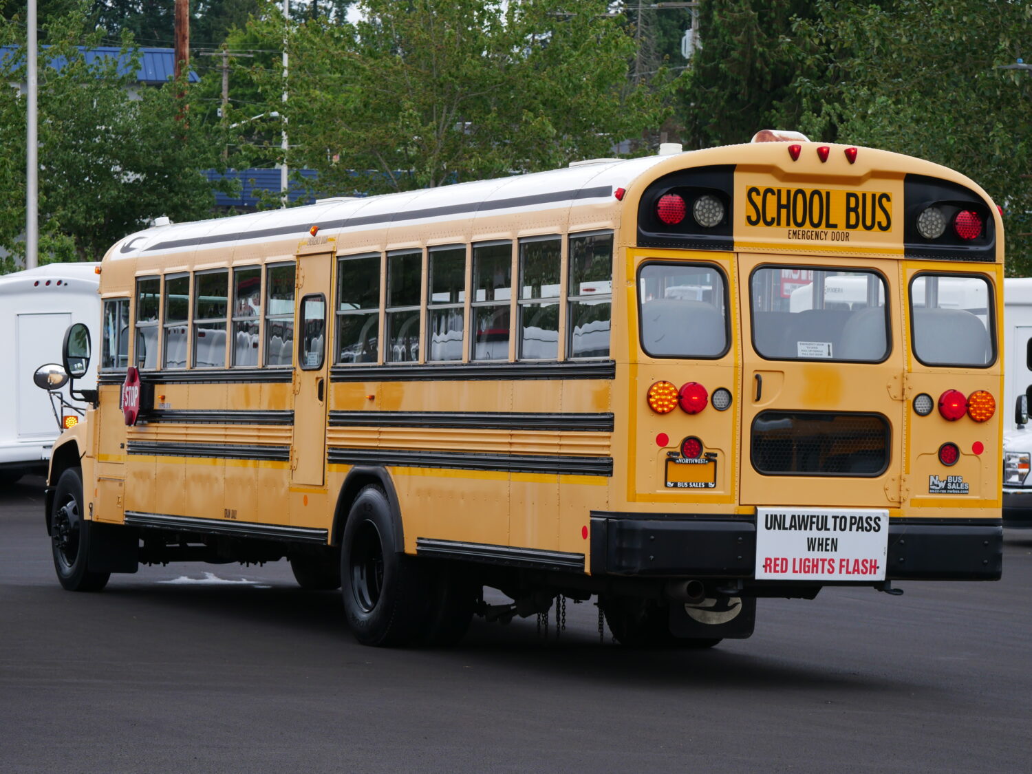 2010 Blue Bird Vision 71 Passenger School Bus - B72300 - Image 4