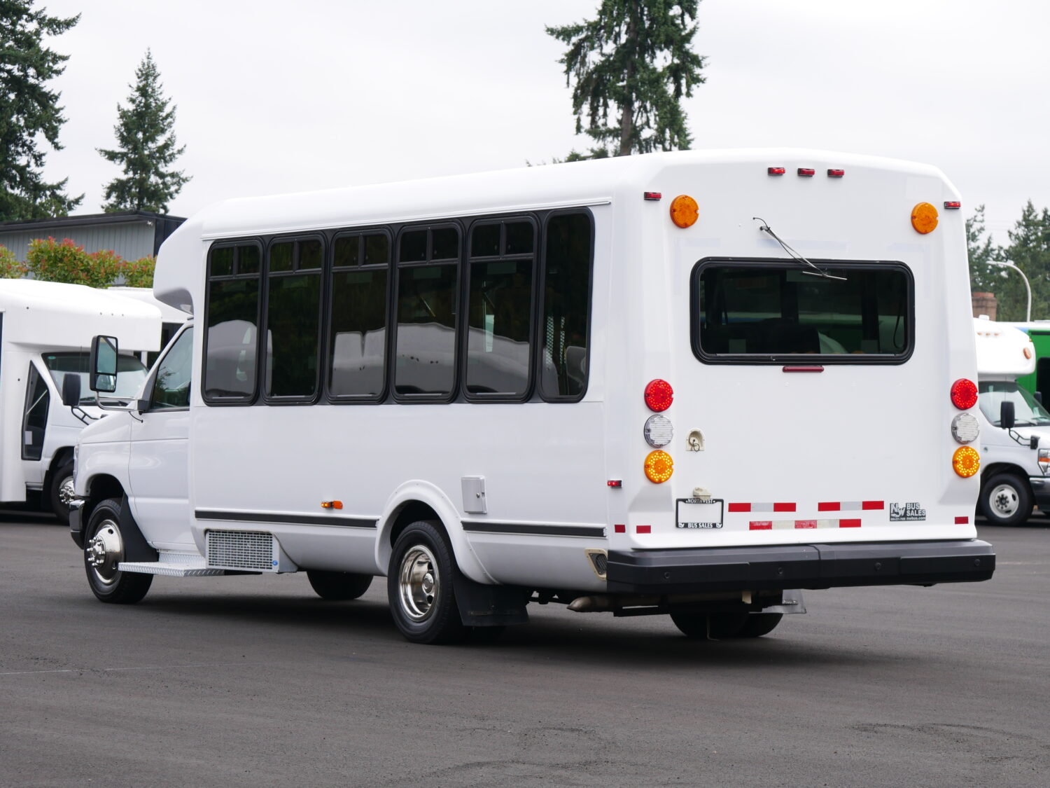 2014 Ford Eldorado Aerotech 13 Passenger ADA Shuttle Bus - S56549 - Image 4