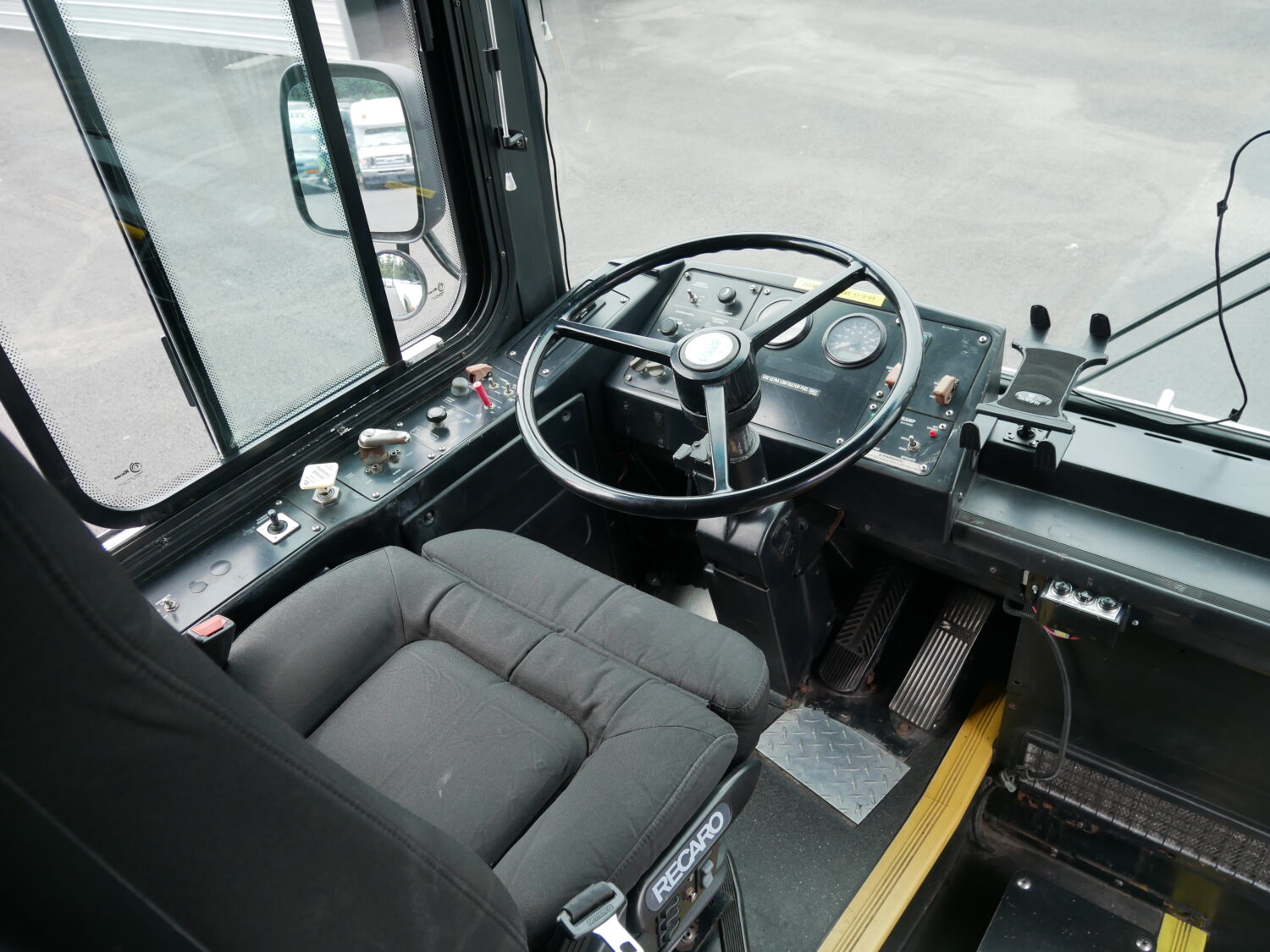 2008 Gillig Low Floor 39 Passenger ADA Transit Bus - T79678 - Image 5