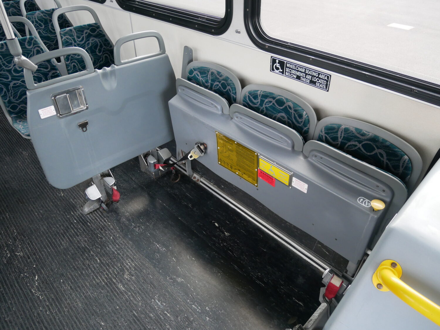 2008 Gillig Low Floor 39 Passenger ADA Transit Bus - T79678 - Image 9