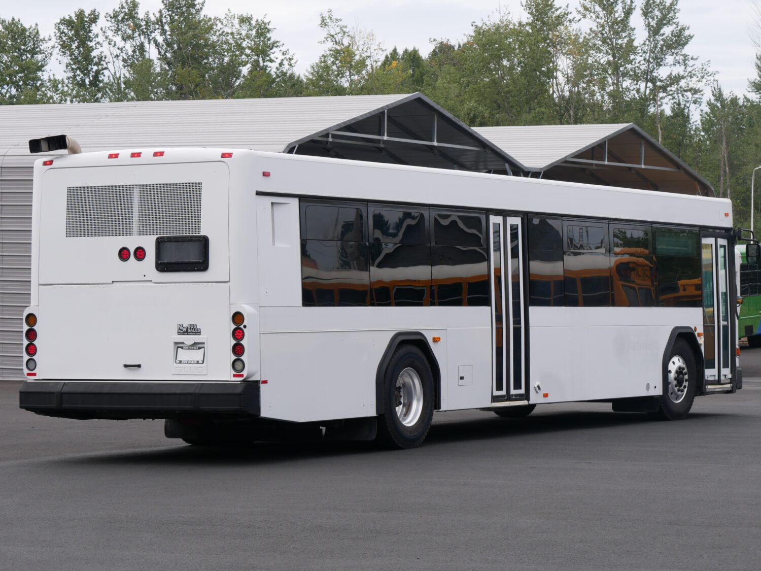 2008 Gillig Low Floor 39 Passenger ADA Transit Bus - T79678 - Image 3