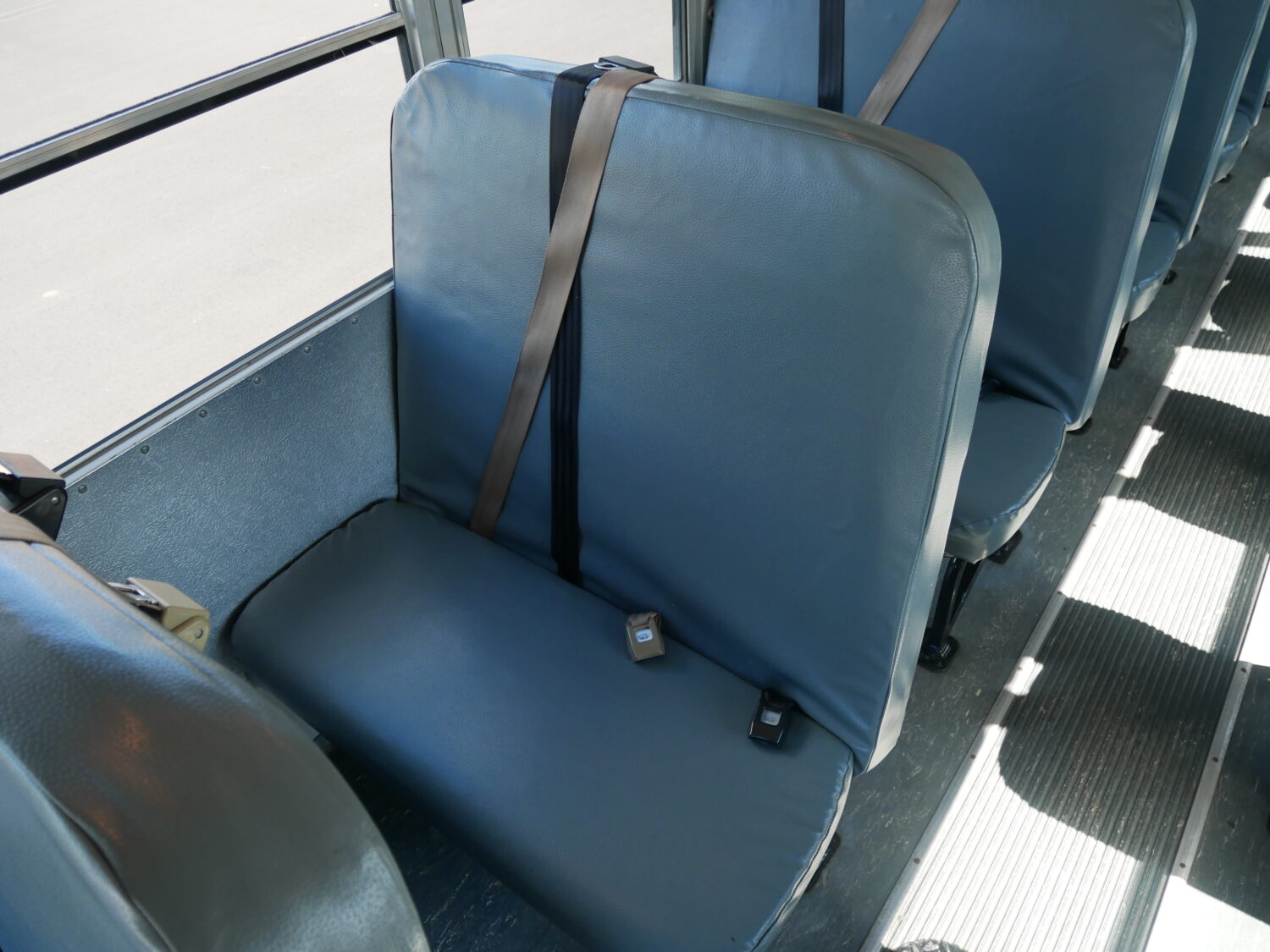 2014 Blue Bird All American 44 Passenger Bus - B02329 - Image 9