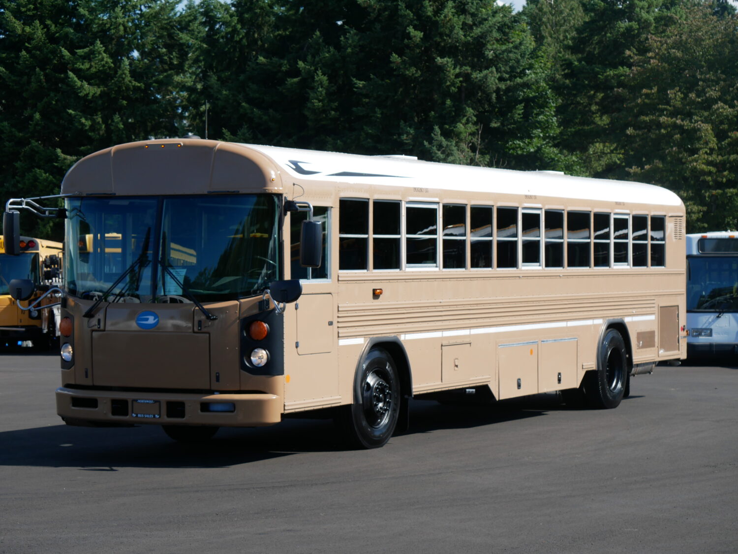 2014 Blue Bird All American 44 Passenger Bus - B02329 - Image 2