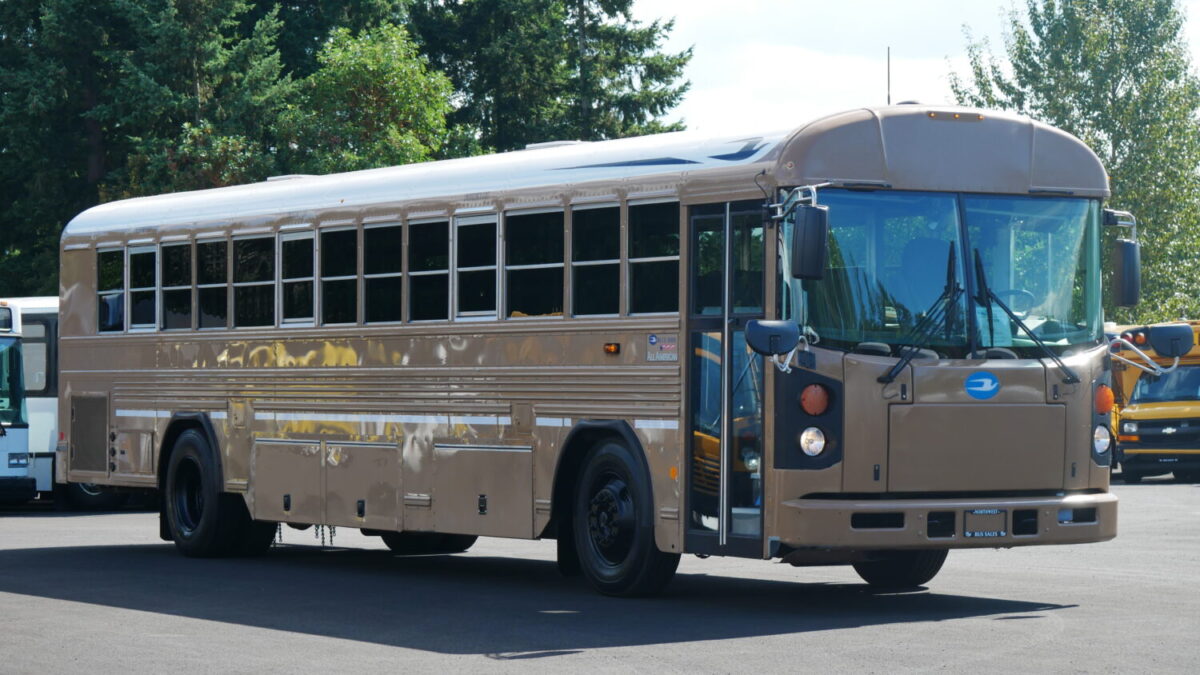 BLUE bird様 1024px-1987_Nissan_Bluebird_2.