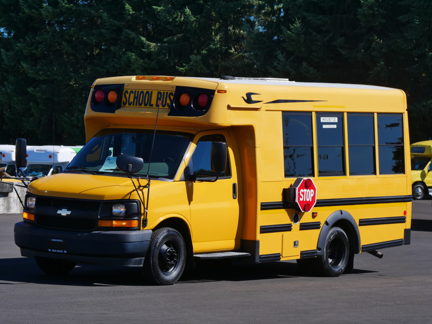 2017 Chevrolet Girardin 14 Passenger School Bus - B08873 - Image 2