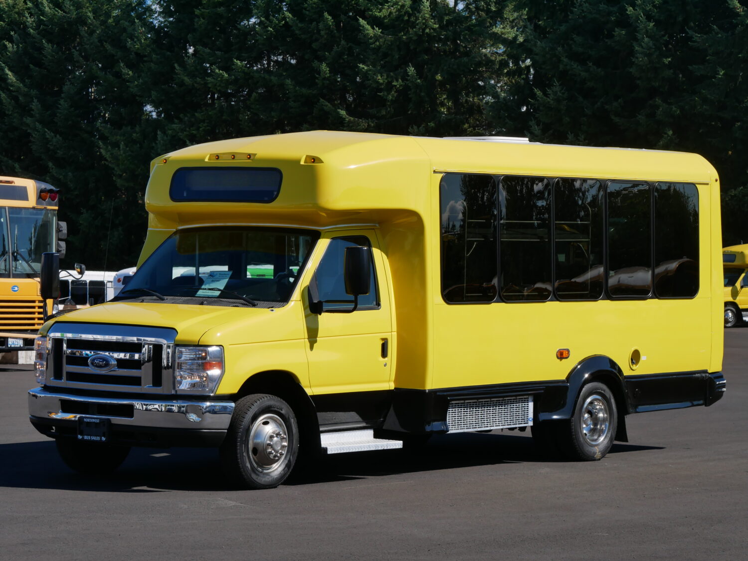 2017 Ford Eldorado 14 Passenger with Interior Luggage Rack - S57147 - Image 2