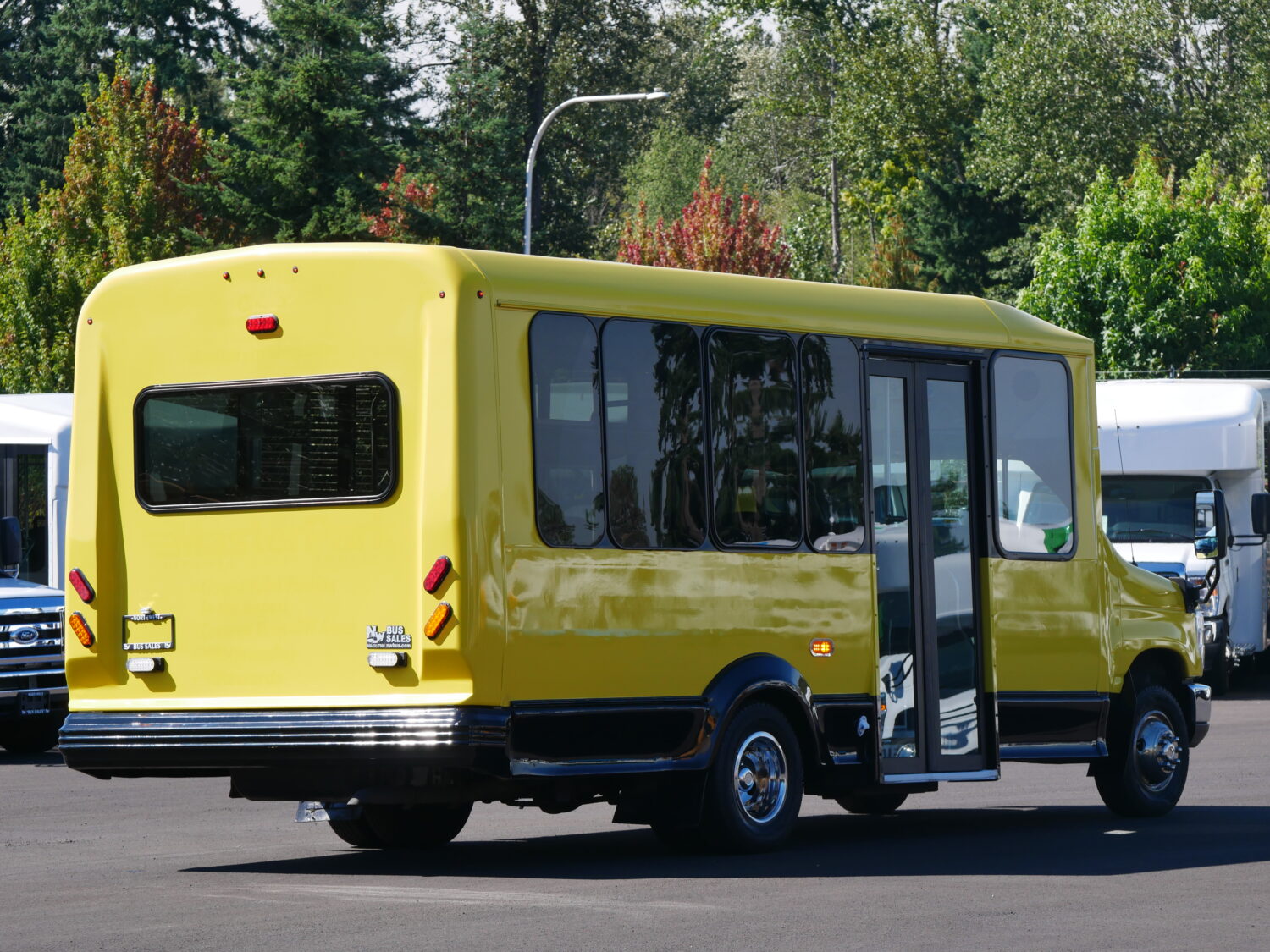 2017 Ford Eldorado 14 Passenger with Interior Luggage Rack - S57147 - Image 3