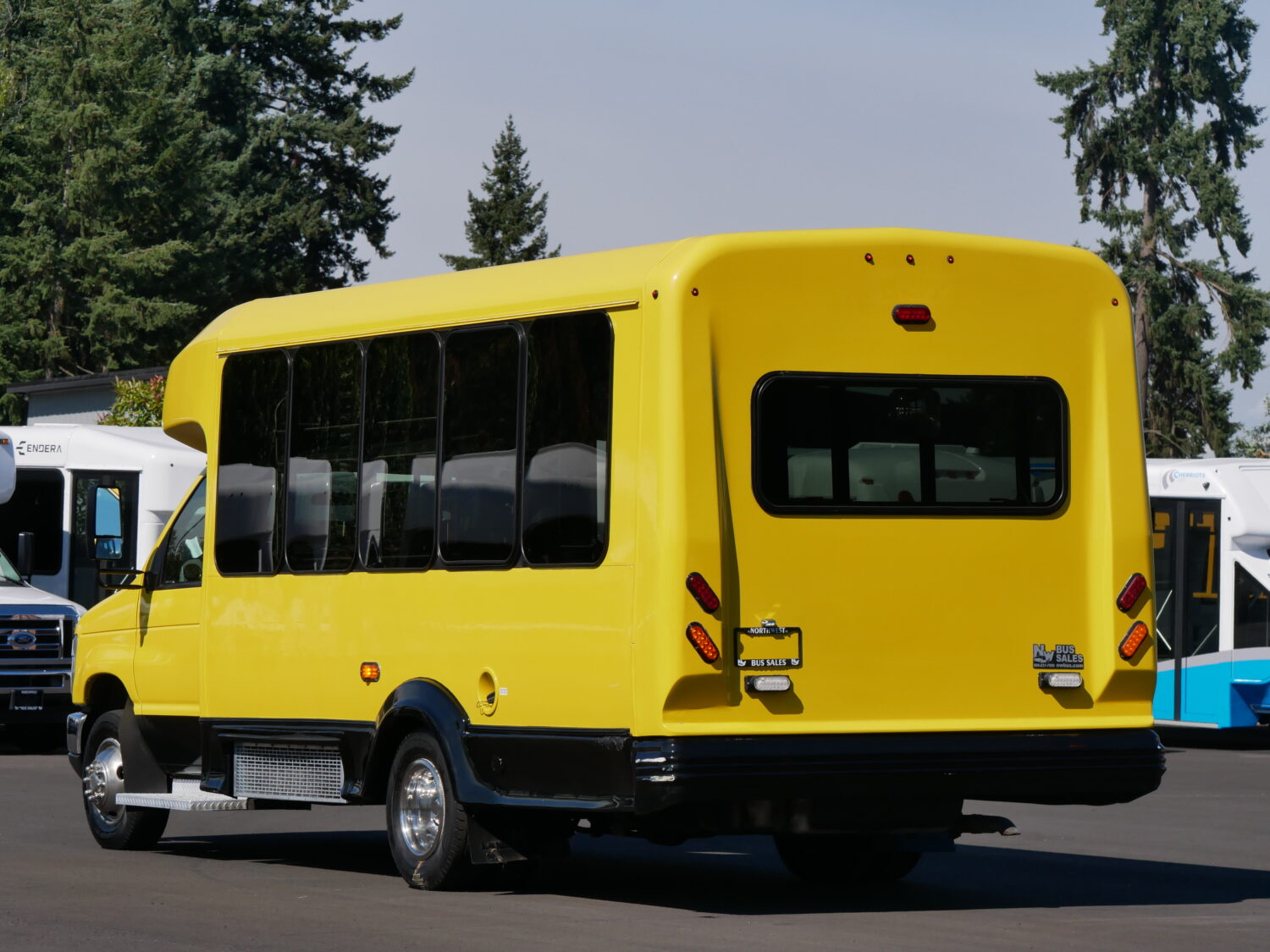 2017 Ford Eldorado 14 Passenger with Interior Luggage Rack - S57147 - Image 4