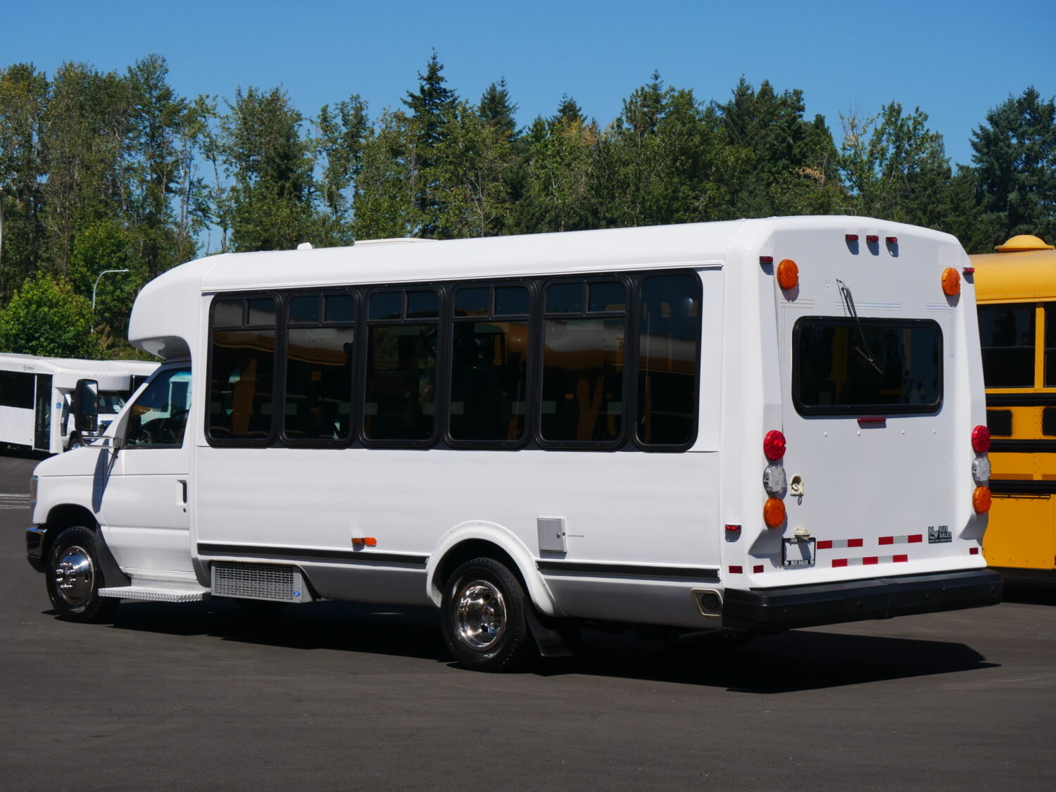 2014 Ford Eldorado Aerotech 13 Passenger ADA Shuttle Bus - S56548 - Image 4