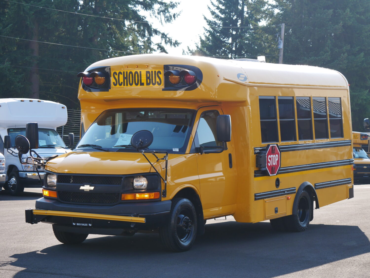 2016 Chevrolet Starcraft Quest 26 Passenger School Bus - B86507 - Image 2