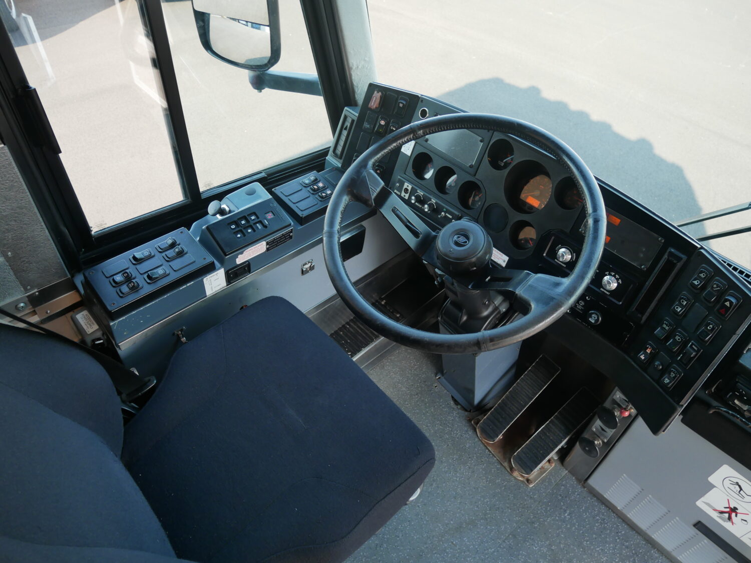2003 MCI D4000 42 Passenger Prison Bus – C56034 - Image 5