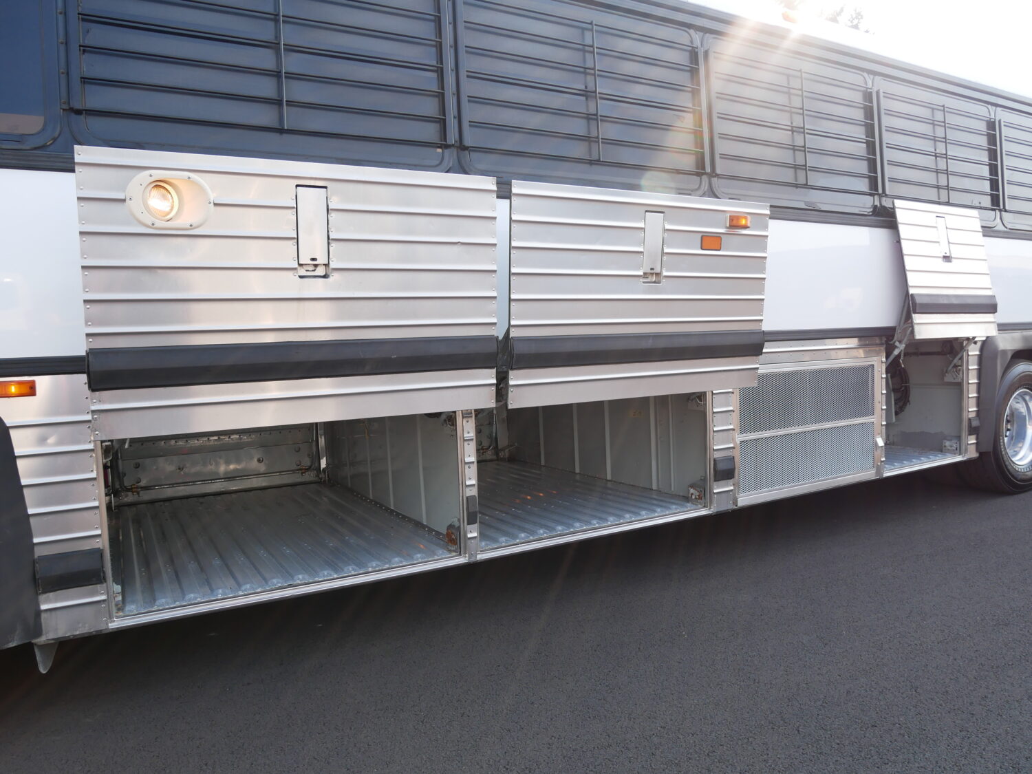 2003 MCI D4000 42 Passenger Prison Bus – C56034 - Image 10