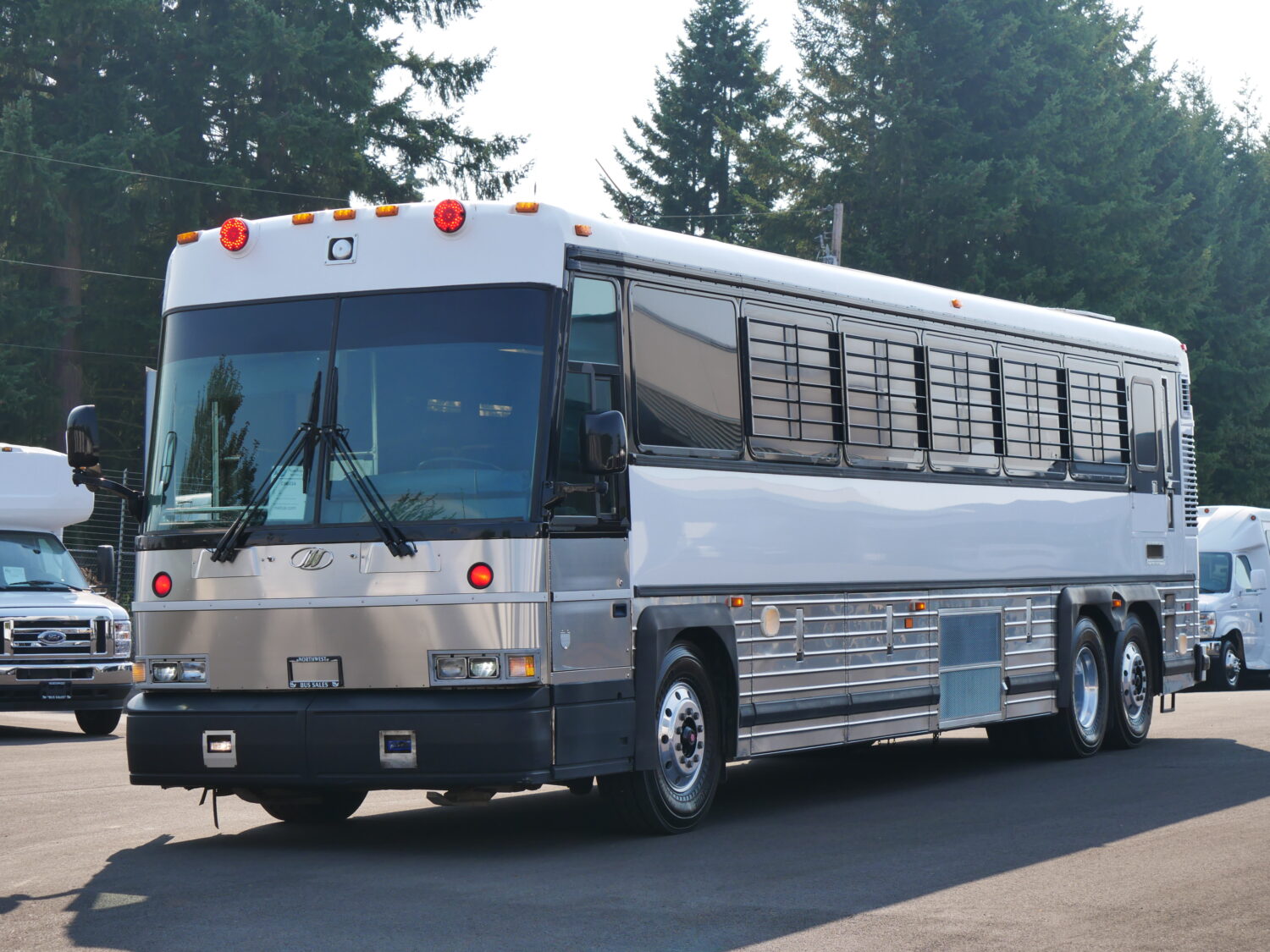 2003 MCI D4000 42 Passenger Prison Bus – C56034 - Image 2