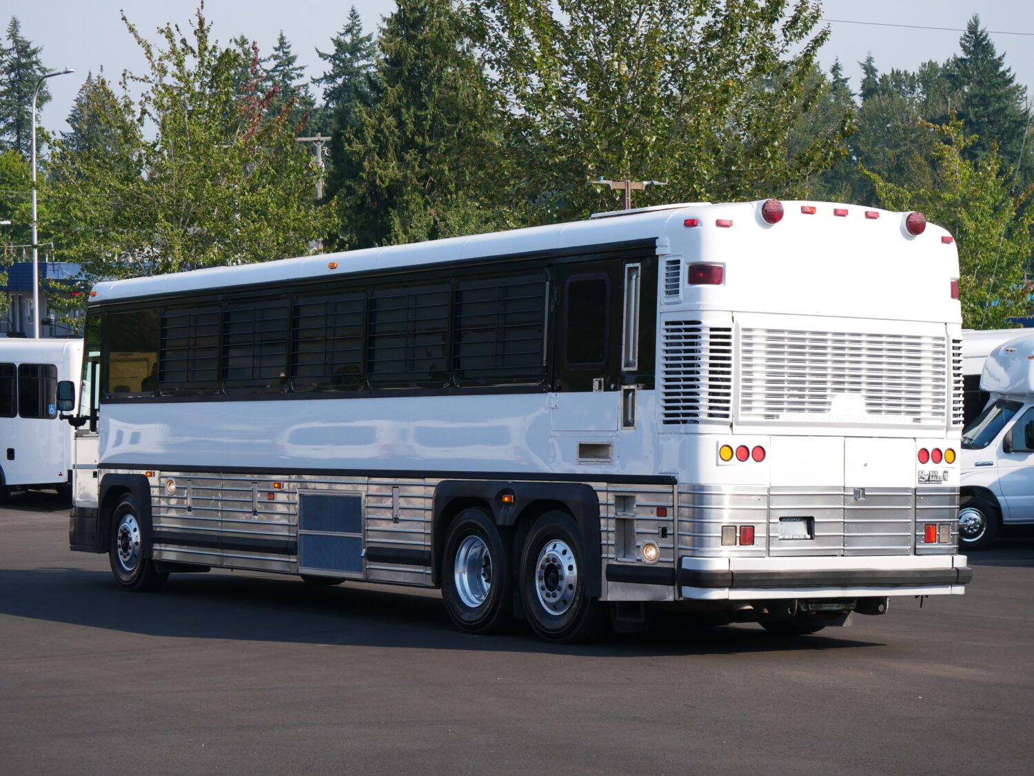 2003 MCI D4000 42 Passenger Prison Bus – C56034 - Image 4