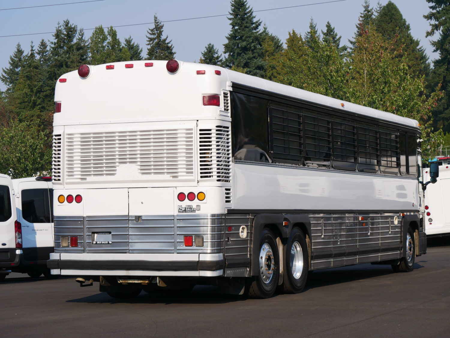 2003 MCI D4000 42 Passenger Prison Bus – C56034 - Image 3