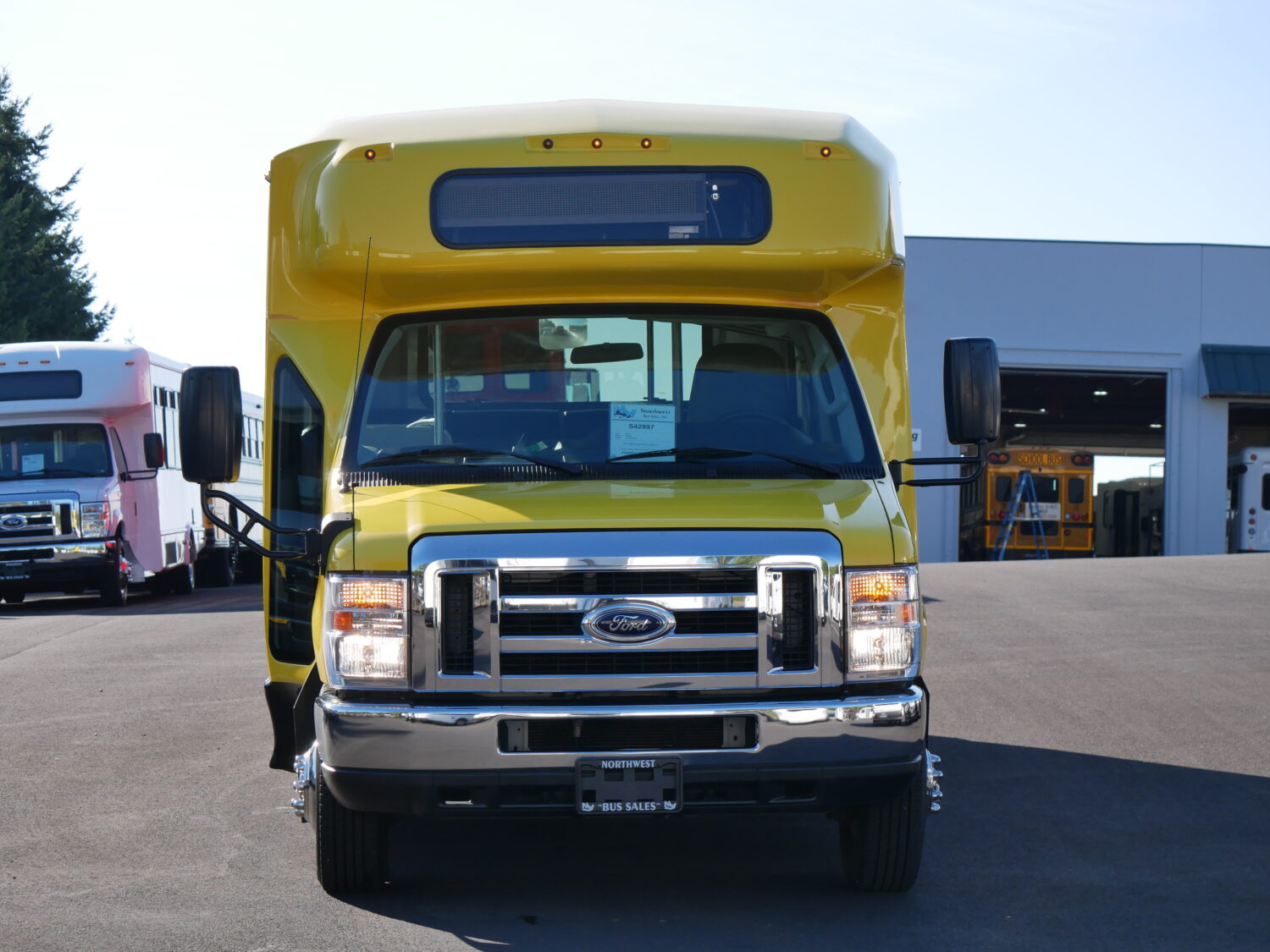 2019 Ford Eldorado 14 Passenger with Interior Luggage Rack - S42897 - Image 12