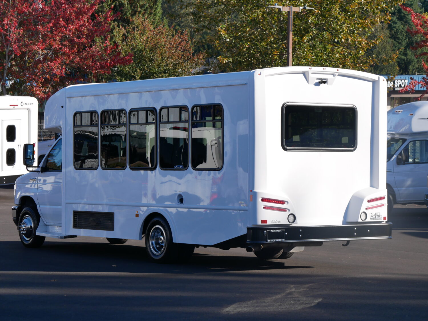 2023 Ford Turtle Top 25 Passenger Shuttle Bus - S34981 - Image 4