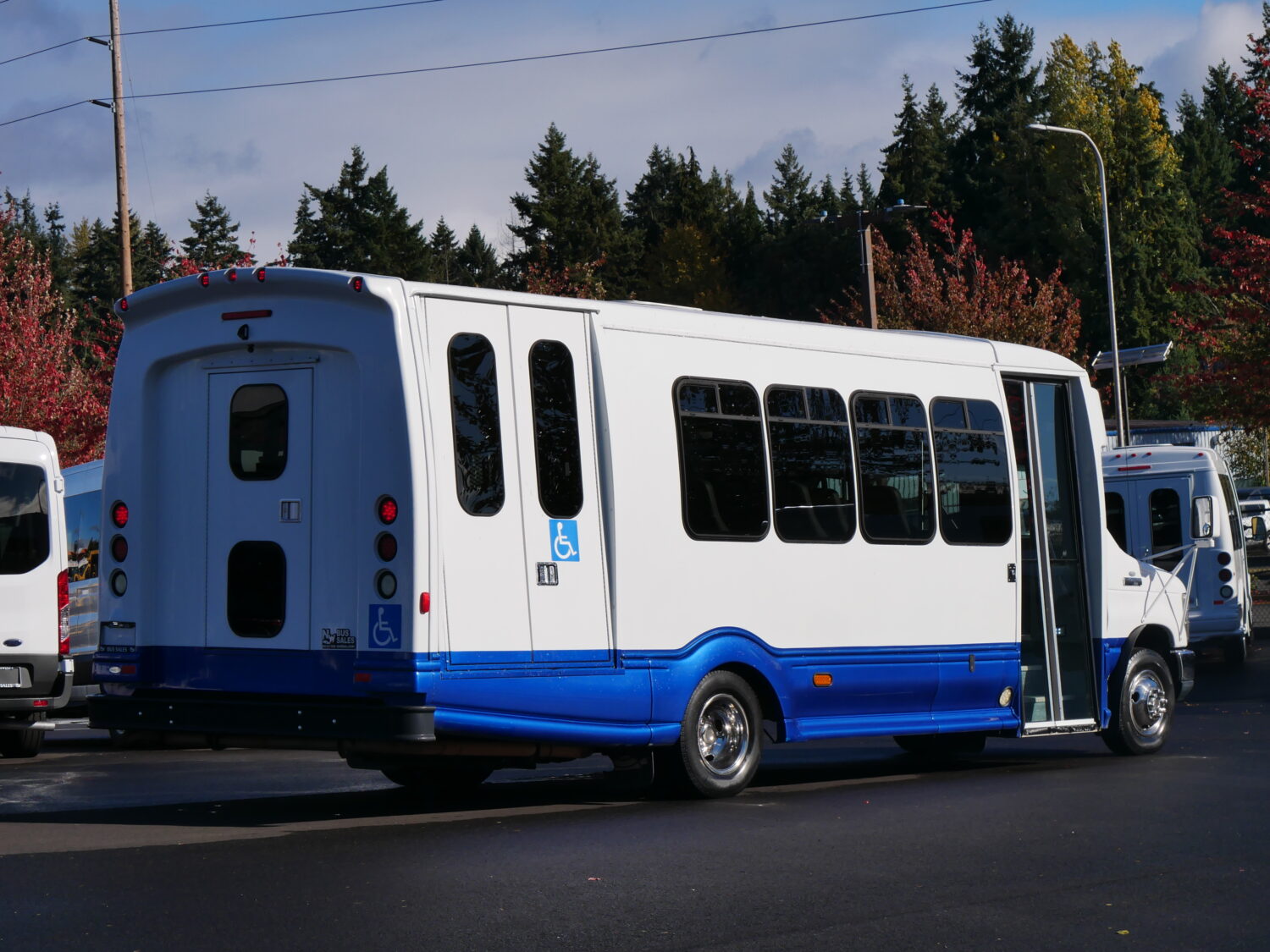 2012 Ford Turtle Top Odyssey 20 Passenger ADA Shuttle Bus - S87231 - Image 3