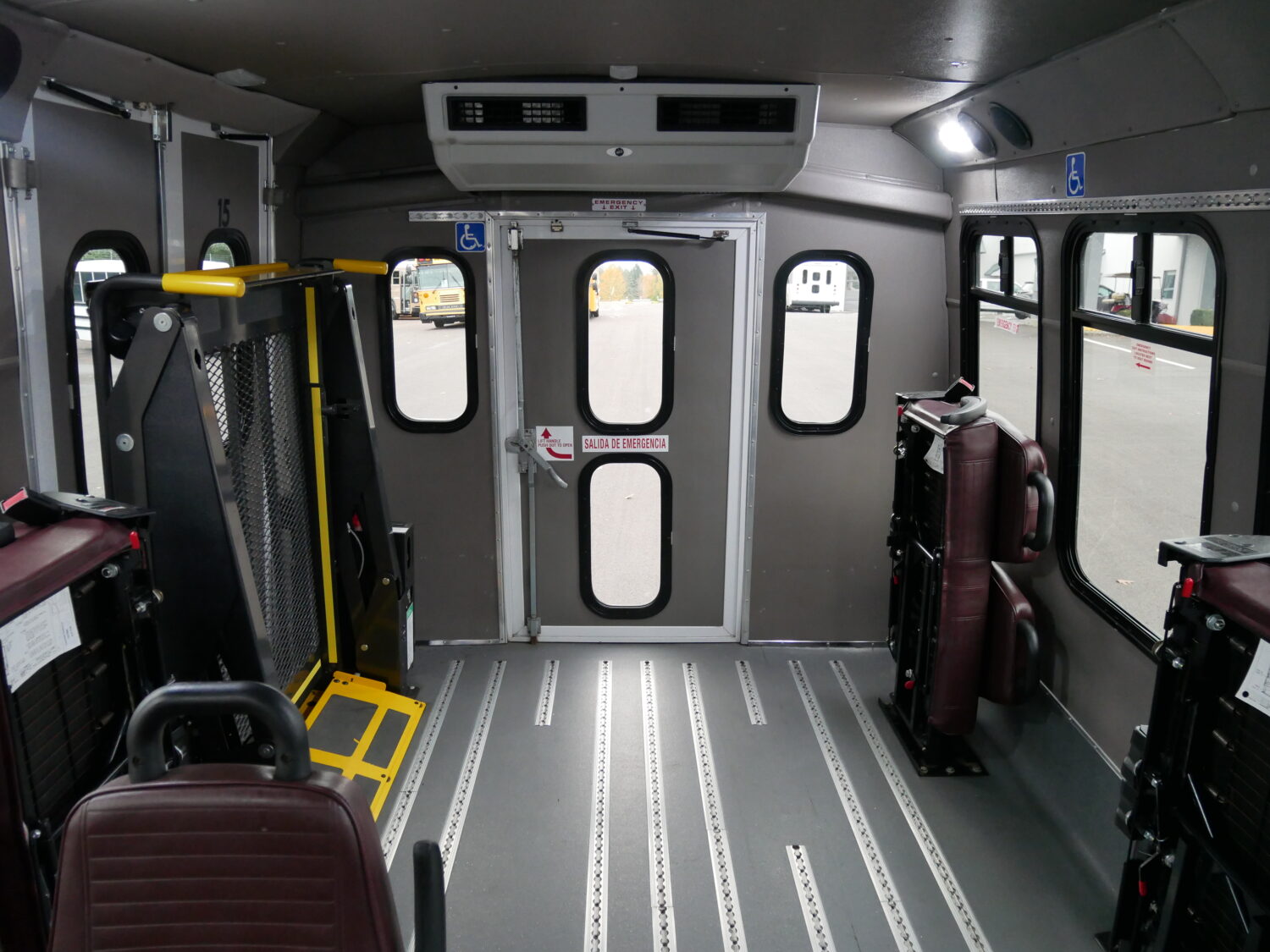 2017 Ford Diamond VIP 2500 18 Passenger ADA Shuttle Bus - S07374 - Image 7