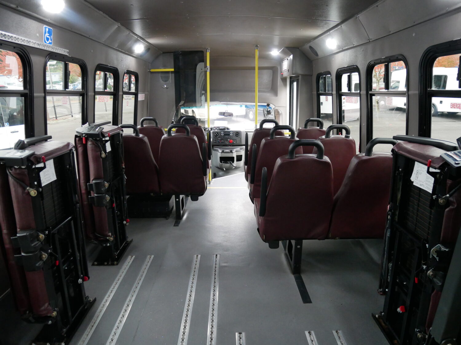 2017 Ford Diamond VIP 2500 18 Passenger ADA Shuttle Bus - S07374 - Image 8