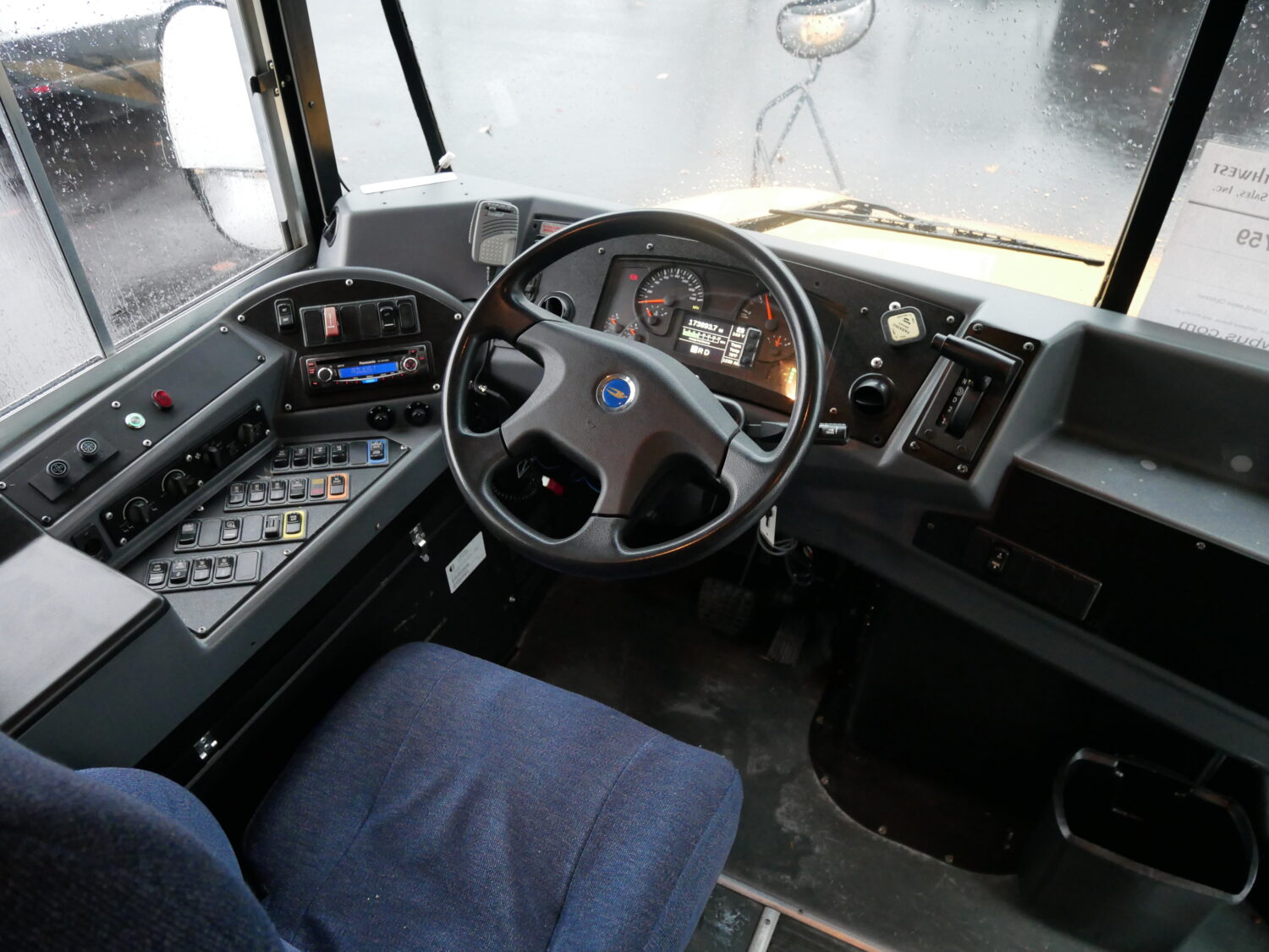 2012 Blue Bird Vision 27 Passenger ADA School Bus - B83759 - Image 5