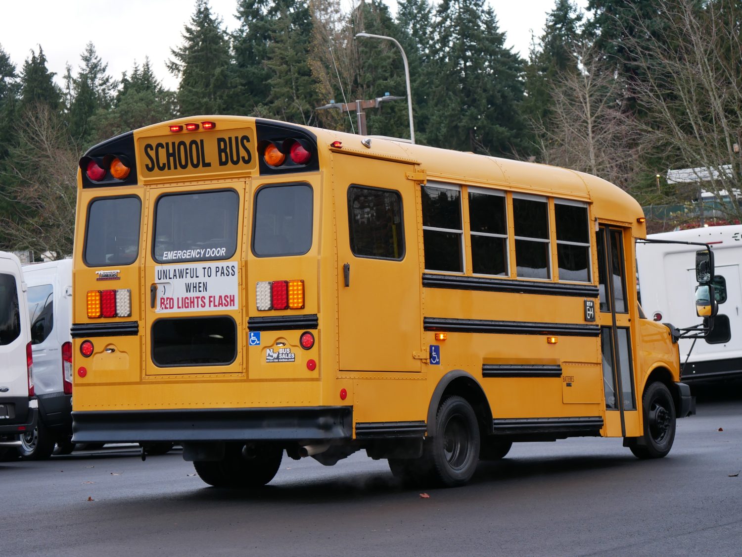 2014 Chevrolet Thomas 12 Passenger + 2 Wheelchairs ADA School Bus - B36352 - Image 3