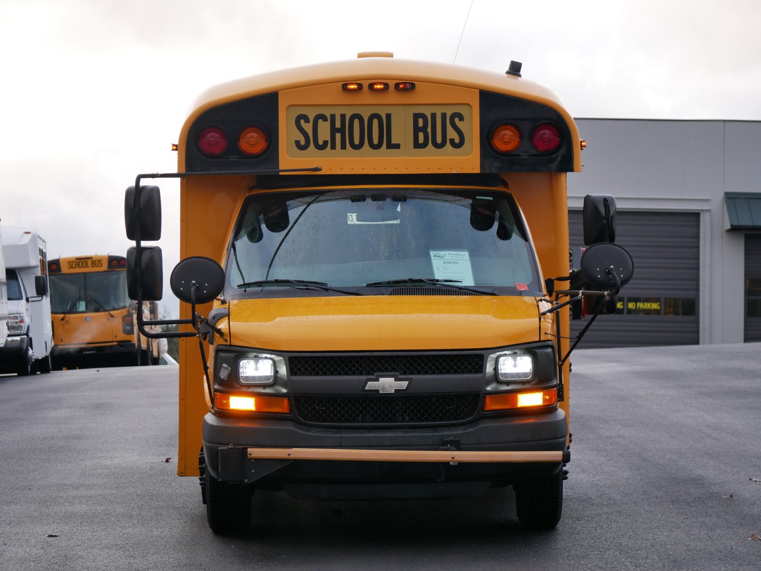 2014 Chevrolet Thomas 12 Passenger + 2 Wheelchairs ADA School Bus - B36352 - Image 12