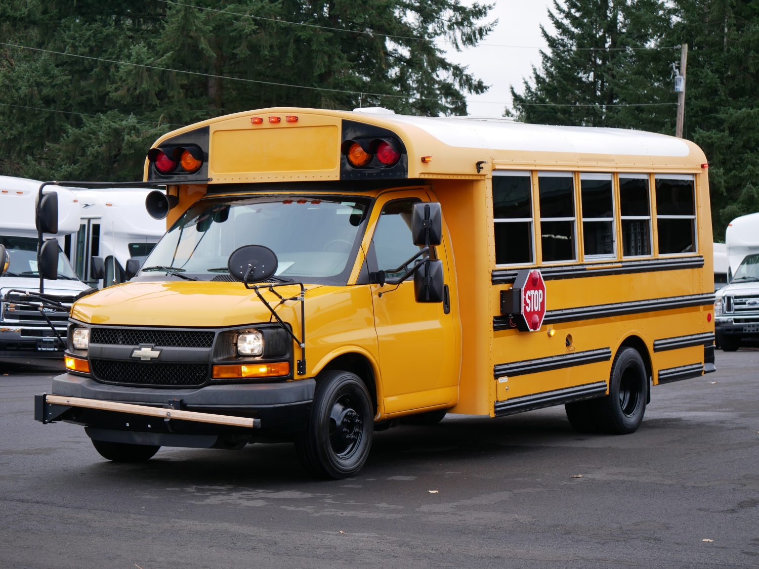 2015 Chevrolet Thomas 24 Passenger School Bus - B29902 - Image 2