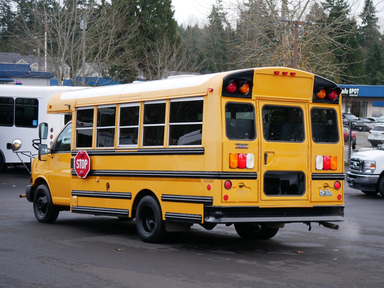 2015 Chevrolet Thomas 24 Passenger School Bus - B29902 - Image 4