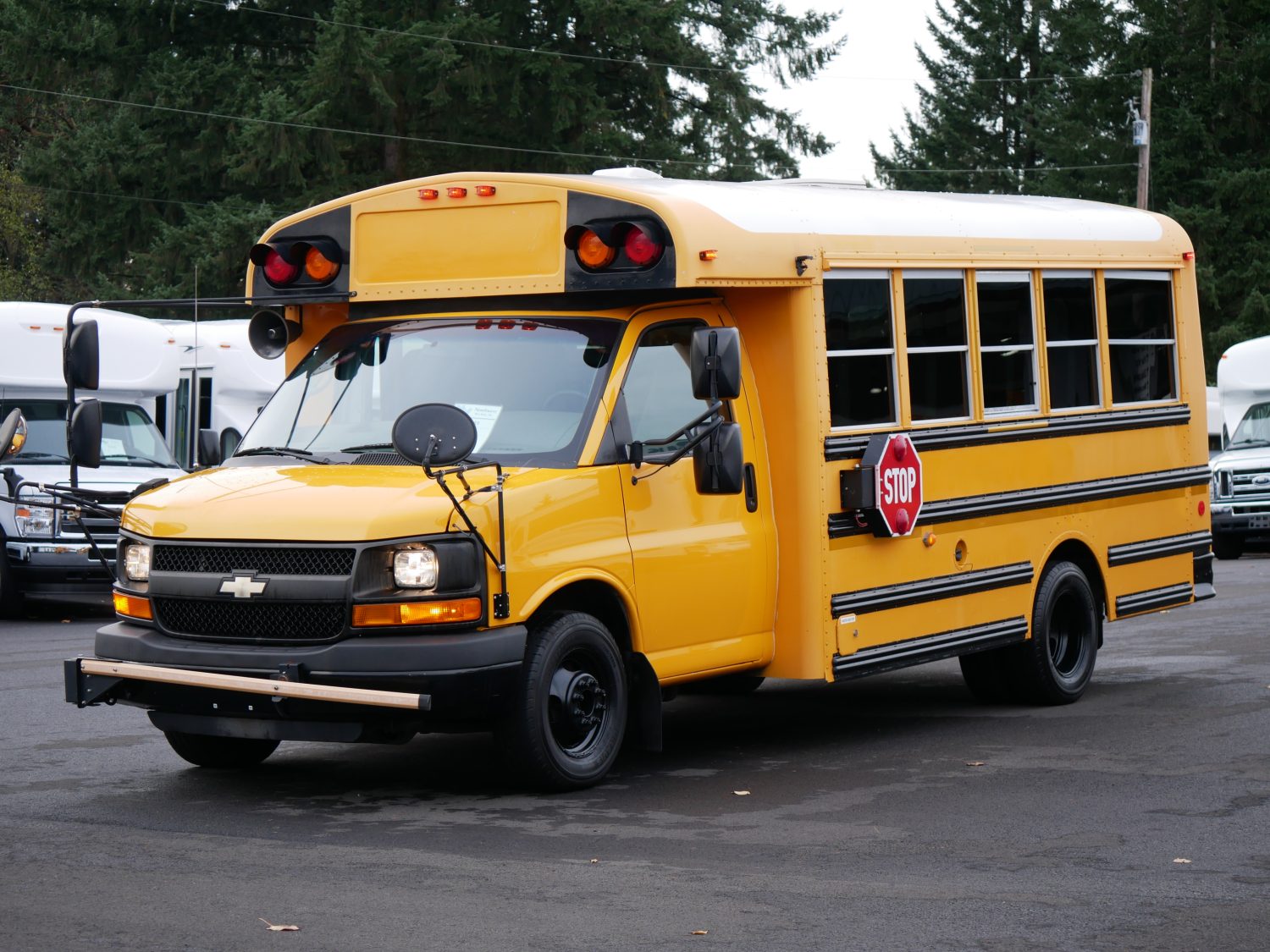 2015 Chevrolet Thomas 24 Passenger School Bus - B33161 - Image 2
