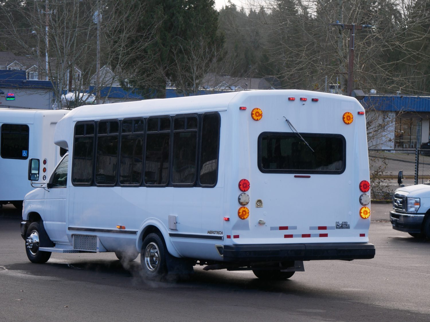 2016 Ford Eldorado 13 Passenger ADA Shuttle Bus - S22503 - Image 4