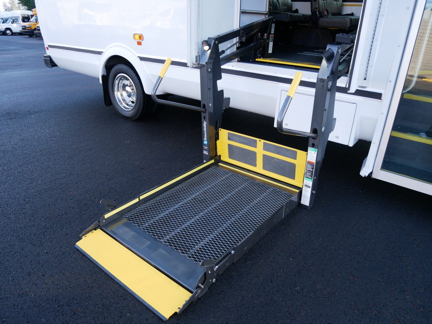 2019 Ford Eldorado 24 Passenger ADA Shuttle Bus - S23232 - Image 10